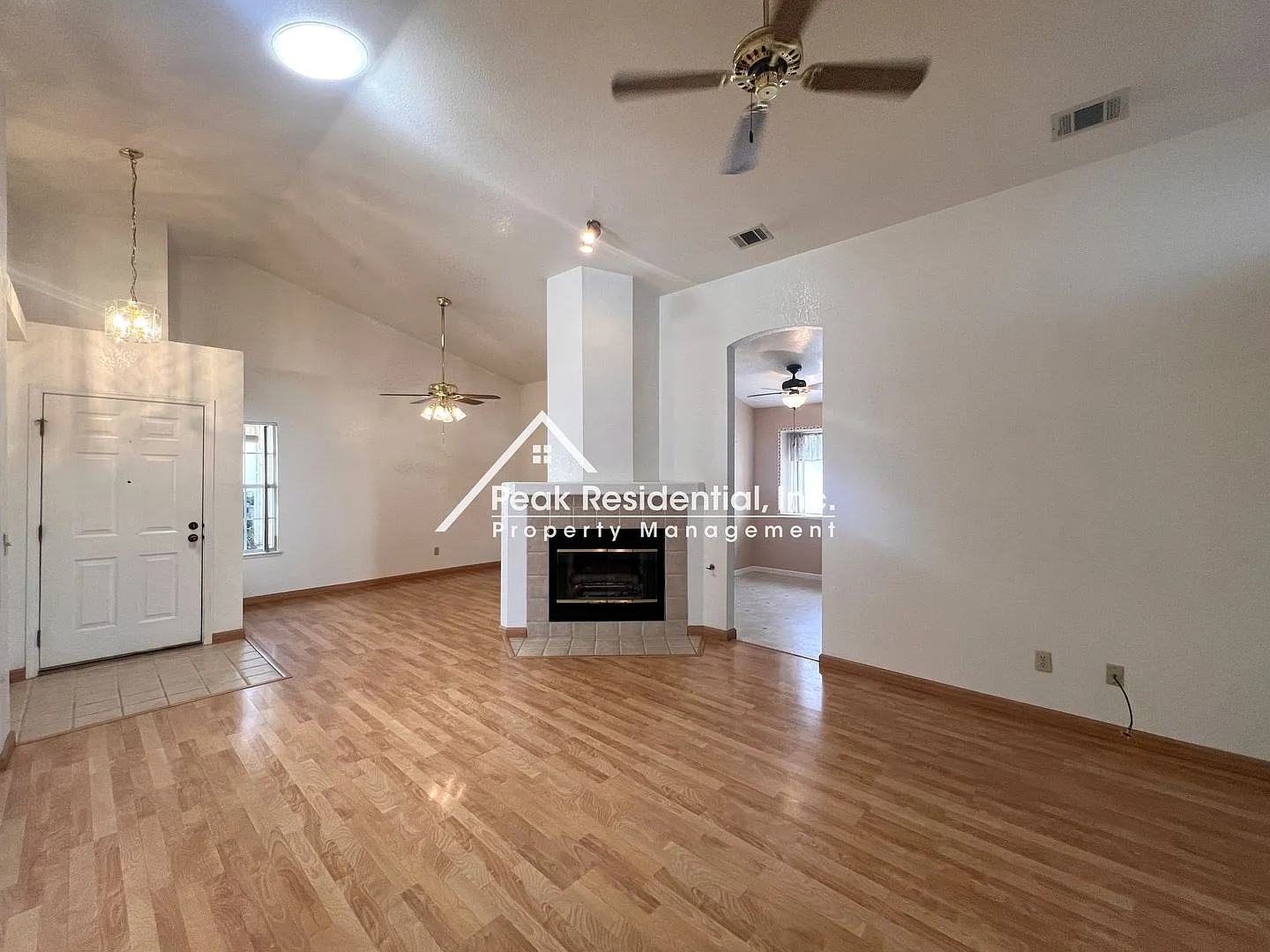 Spacious Antelope 3bd/2ba Home with Large Sunroom! — Photo 3