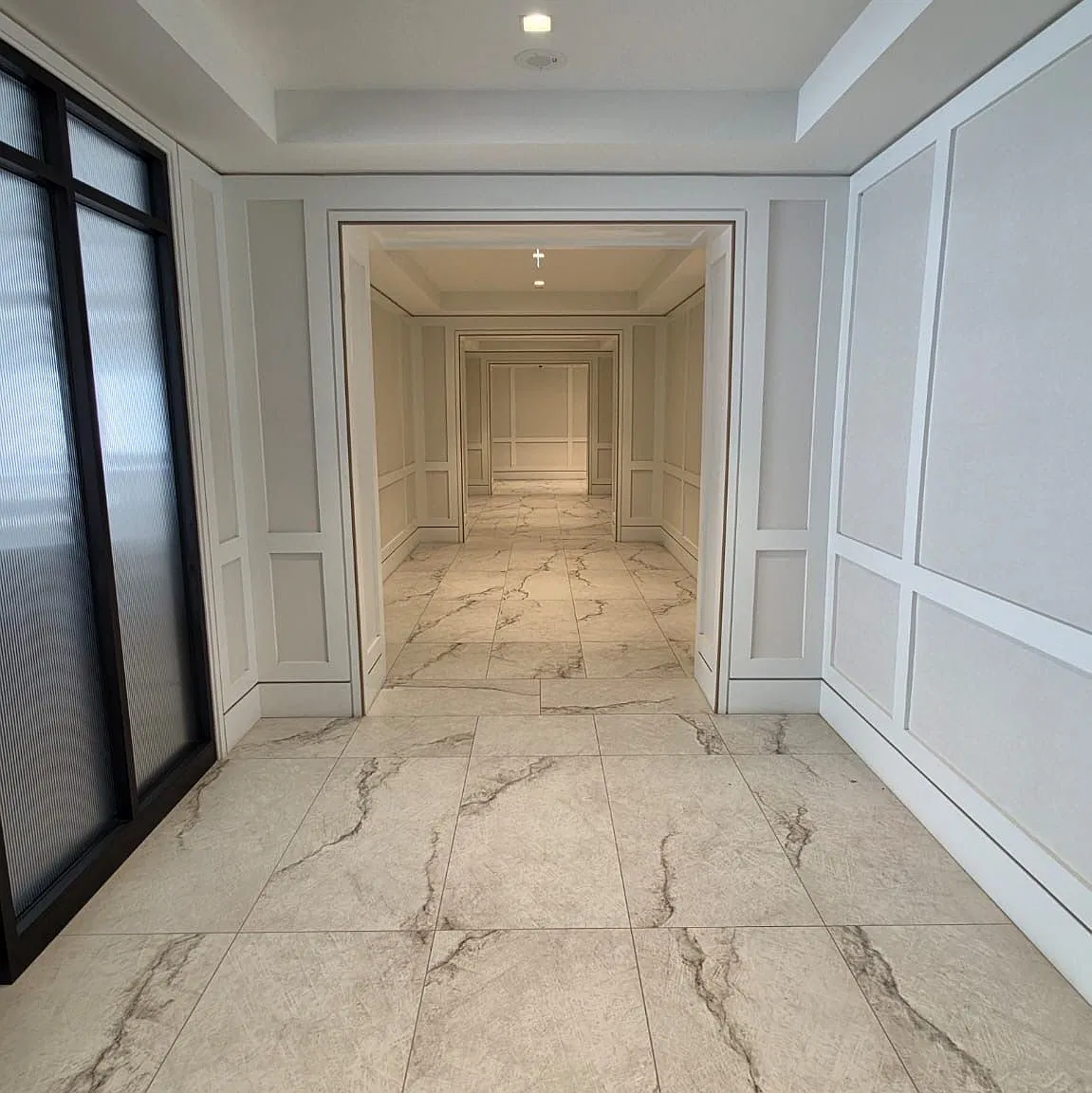 Notting Hill Condominiums — Photo 3