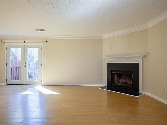 3rd image of 3838 Meadow Creek Dr