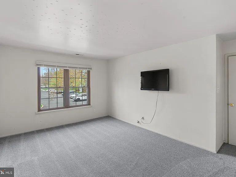 164 Bradford Ct #B — Photo 10