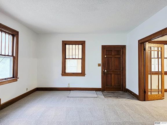 5th image of 834 Elmwood Ave