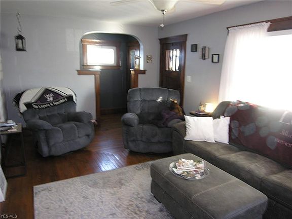 3rd image of 404 Kenyon Ave