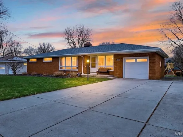 5315 Greenhurst Rd, Williamsville, NY 14221