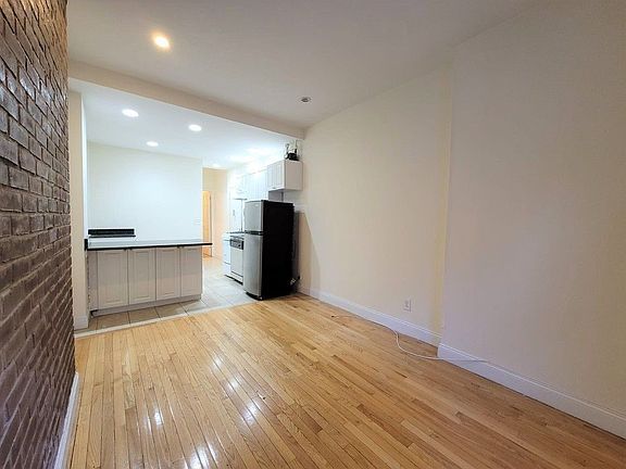 2nd image of 315 E 73rd St APT 1