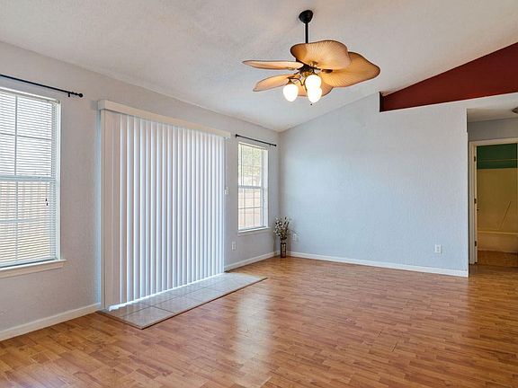 4th image of 803 Amberway Dr