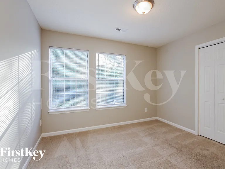 812 Silver Ct — Photo 11