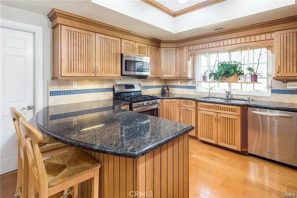 2 bed, 1700 sqft, $4,100 — Photo 3