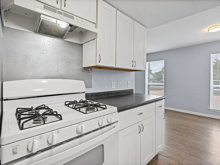 2615 Ektom Dr — Photo 7
