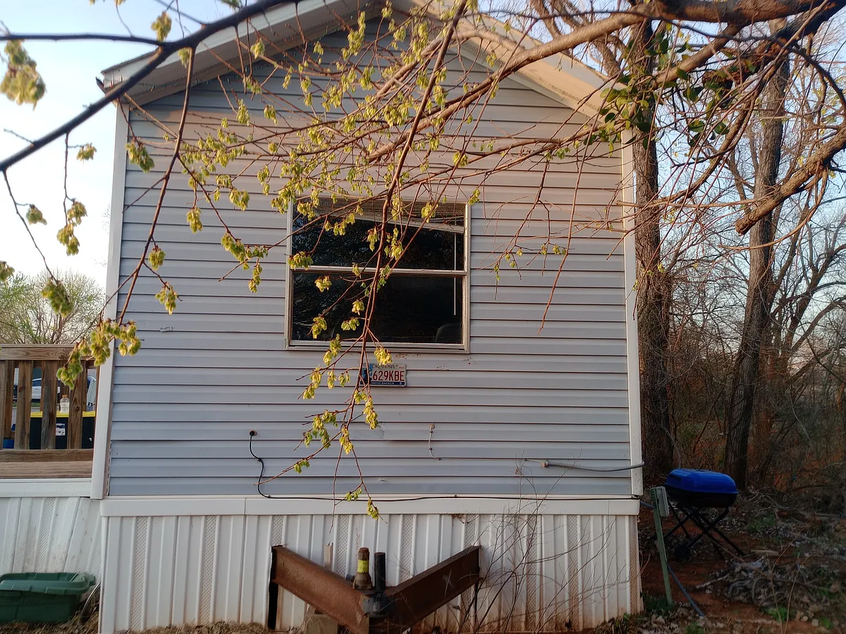 Building Photo - 17200 S Sunnylane Rd #98