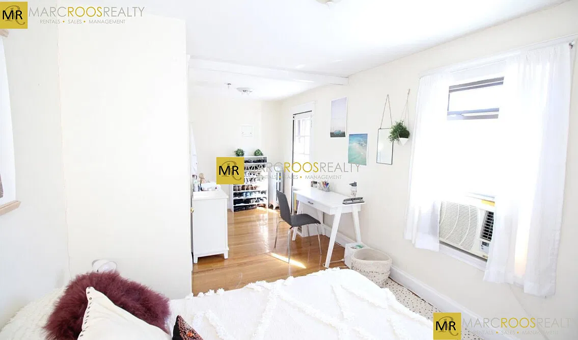 5 bed, 9999 sqft, $10,500 — Photo 2