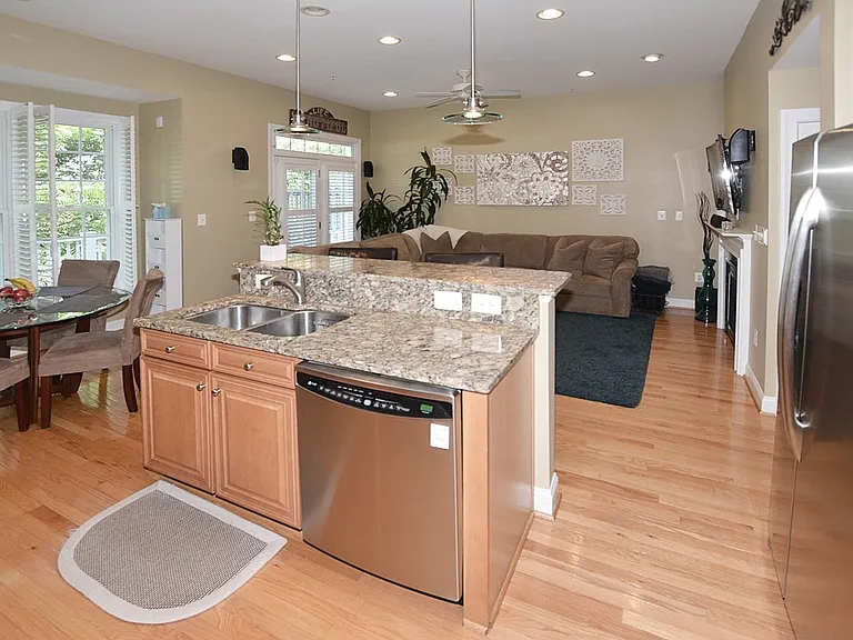 3547 Goddard Way — Photo 5