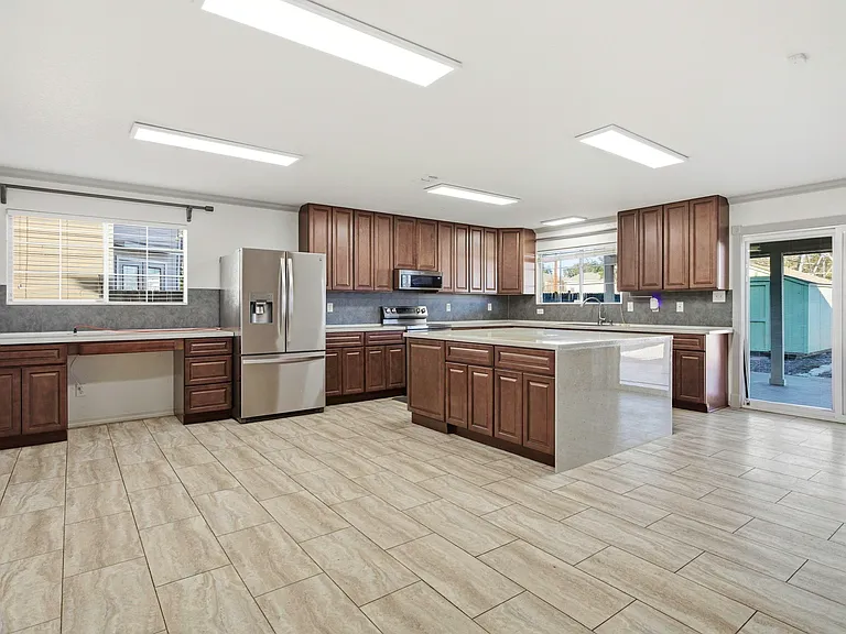 414 Spruce Breeze — Photo 3