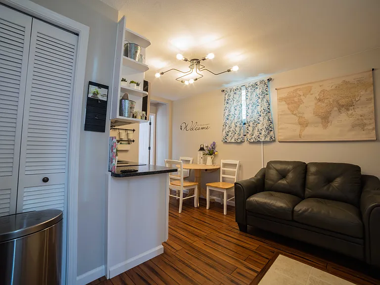 118 N Corona St — Photo 3