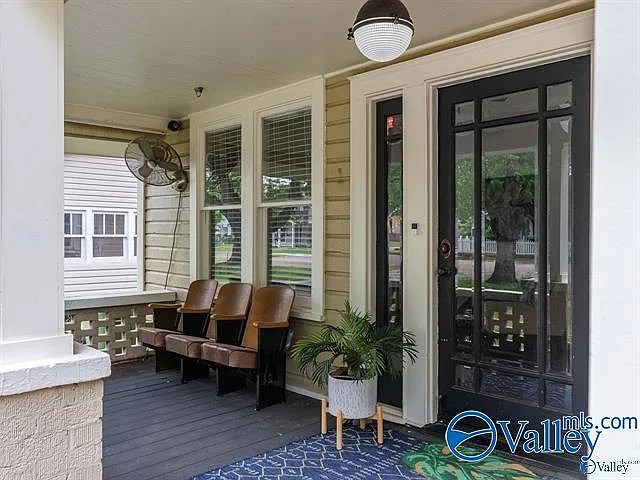 2 bed, 1.5 bath, 1161 sqft, $1,995 — Photo 2