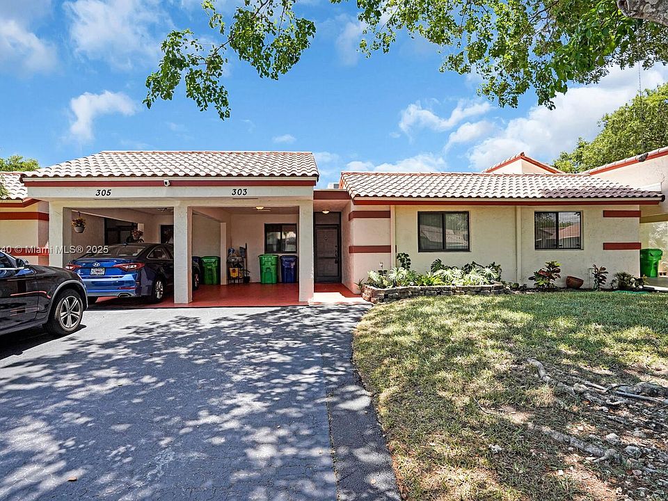 1st image of 303 Lakeside Ct
