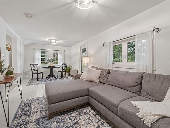 4th image of 44 Oak Ave Unit 44