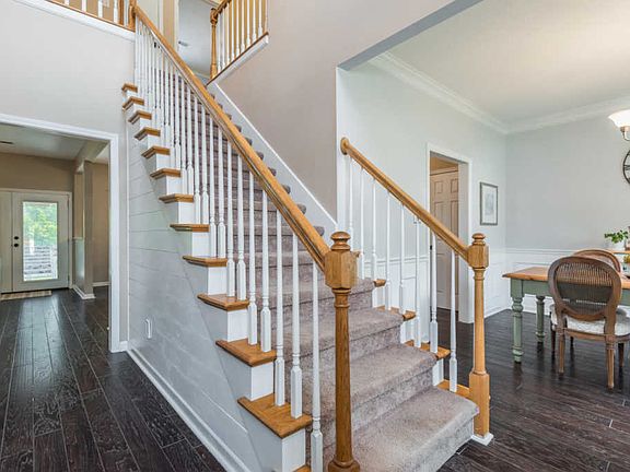 5th image of 742 Cambridge Crest Ln