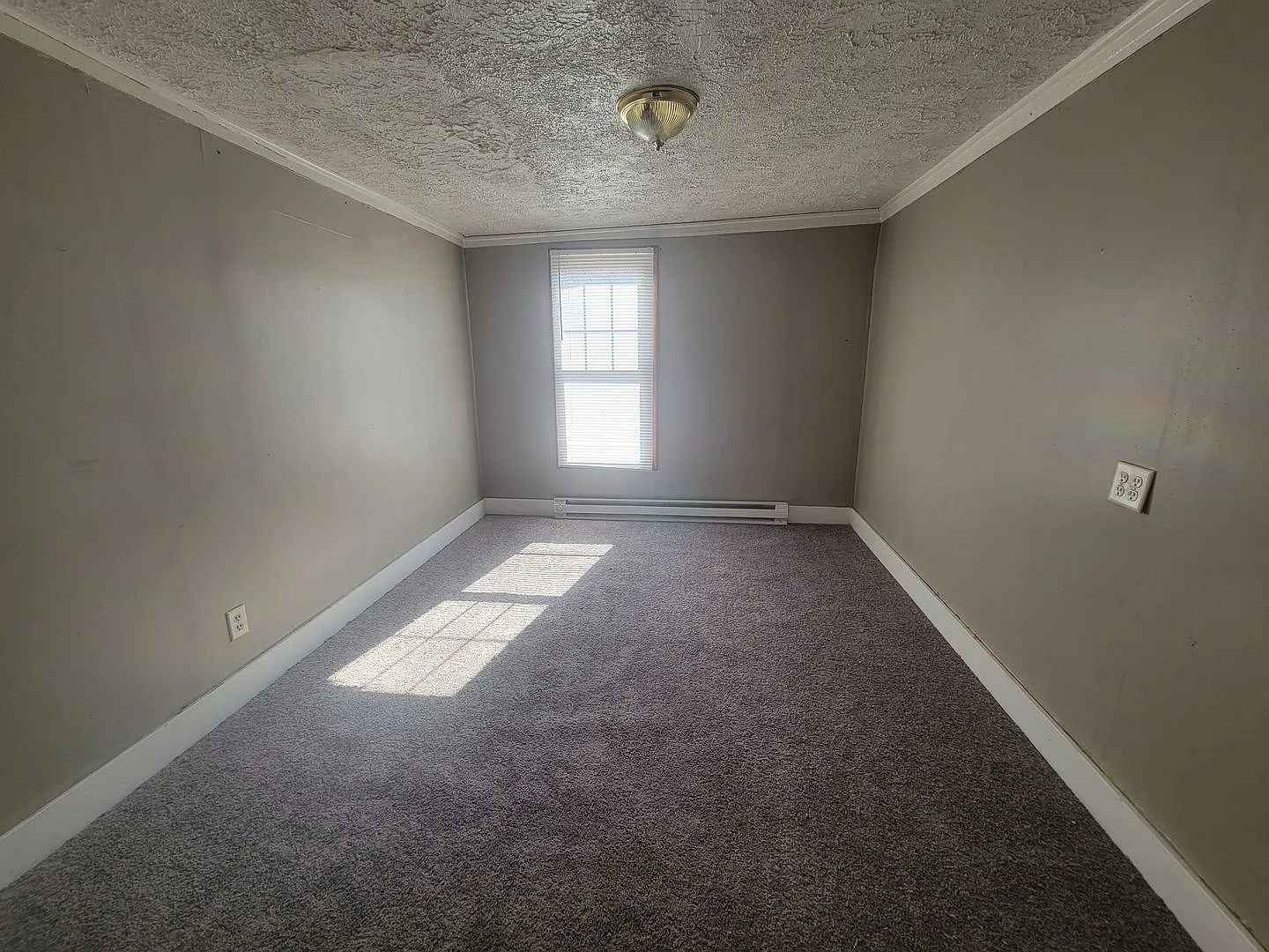 924 West 5th Street — Photo 1