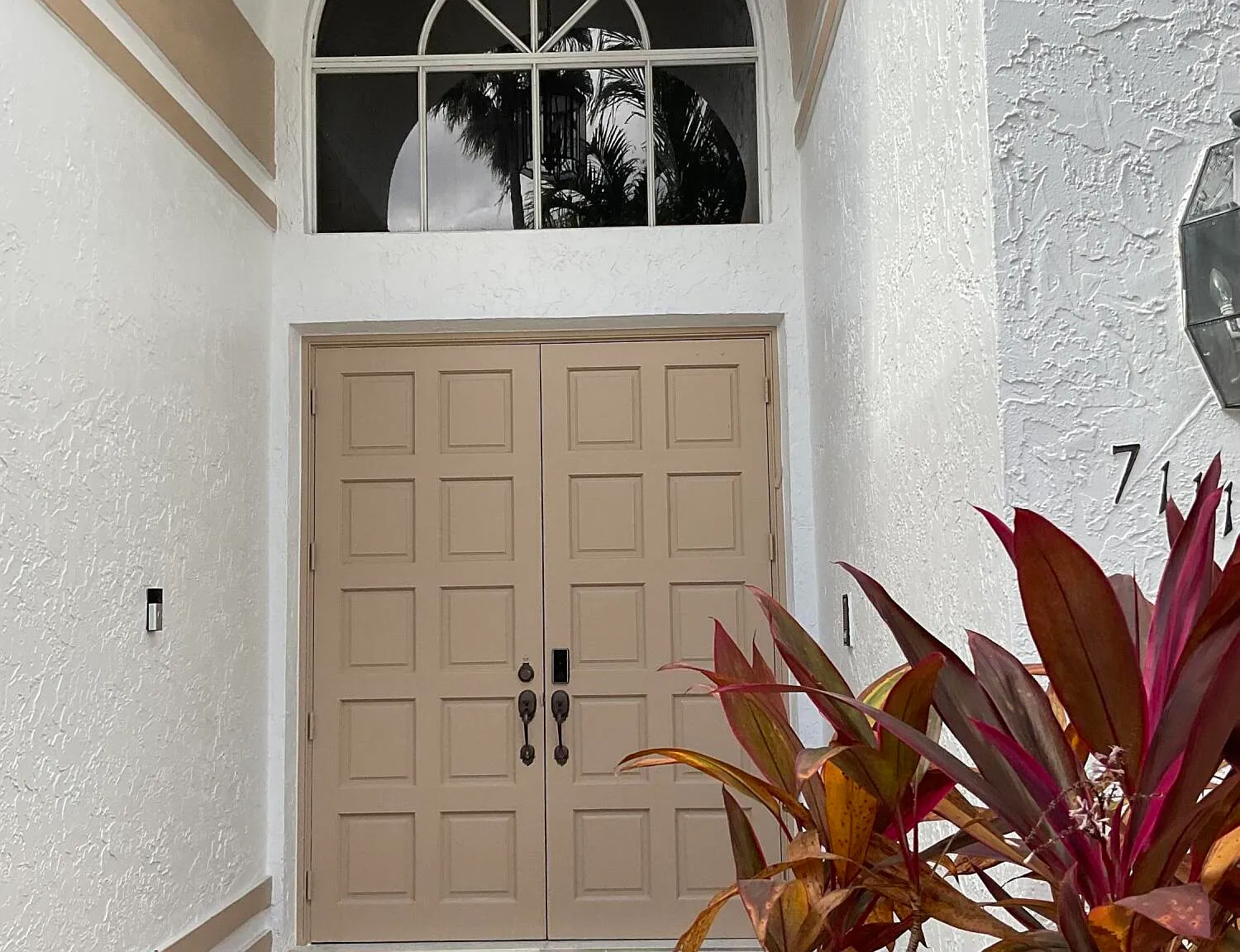3 bed, 2.5 bath, 2748 sqft, $16,000 — Photo 3