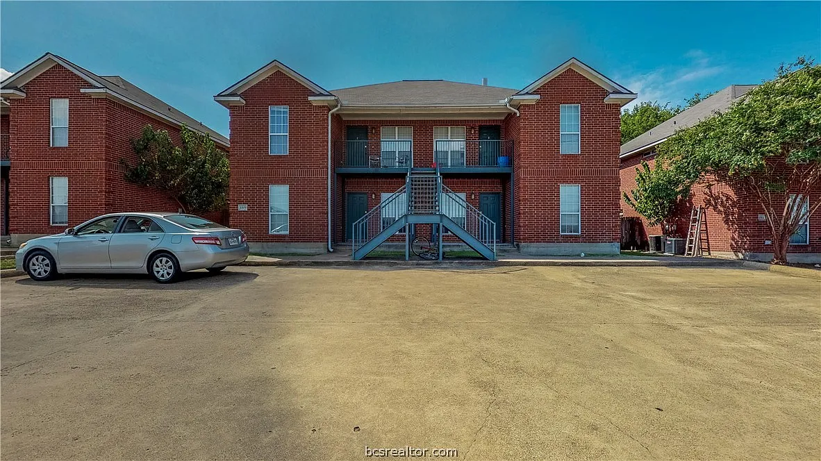 2 bed, 2.0 bath, 978 sqft, $1,000 — Photo 1