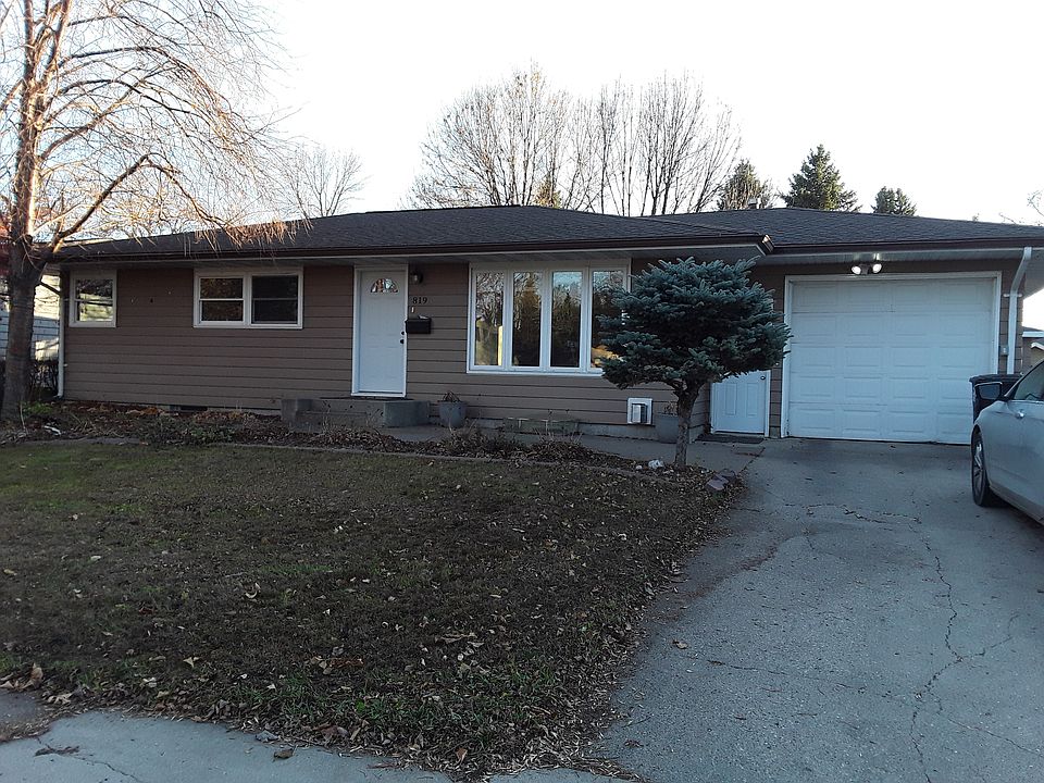 1st image of 819 28th Ave S