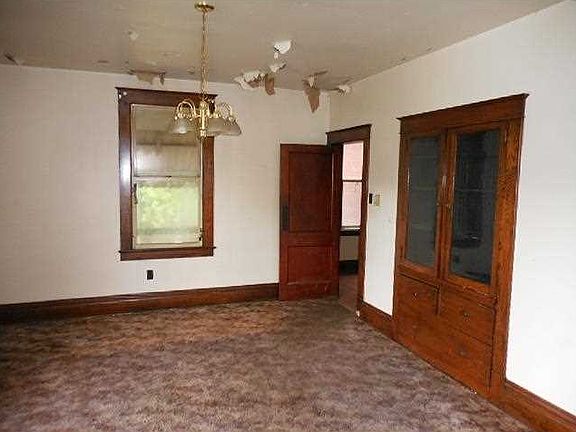 4th image of 215 N 2nd St