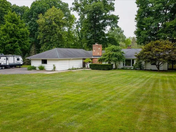1530 S Baldwin Rd, Lake Orion, MI 48360