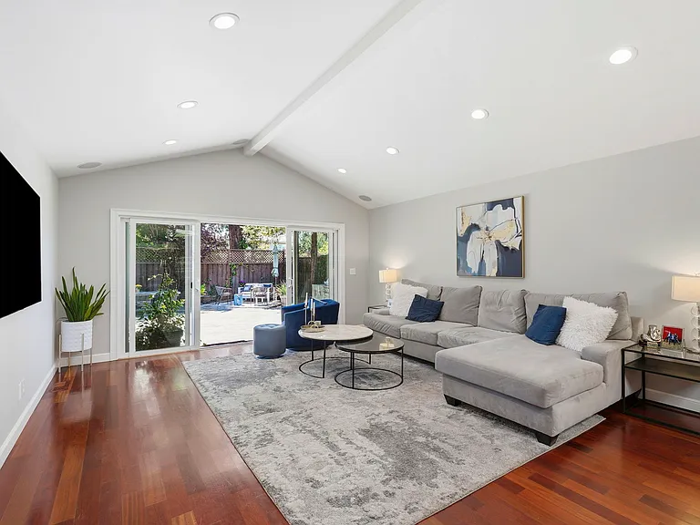 260 Chateau Dr — Photo 5