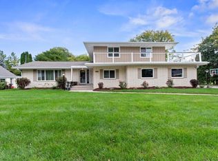 7608 N Longview Dr, Glendale, WI 53209