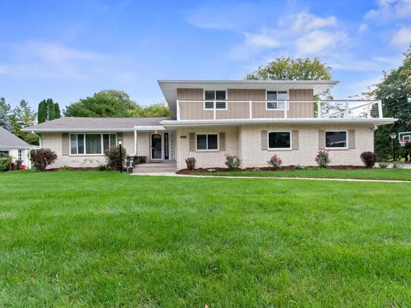 7608 North Longview DRIVE, Glendale, WI 53209