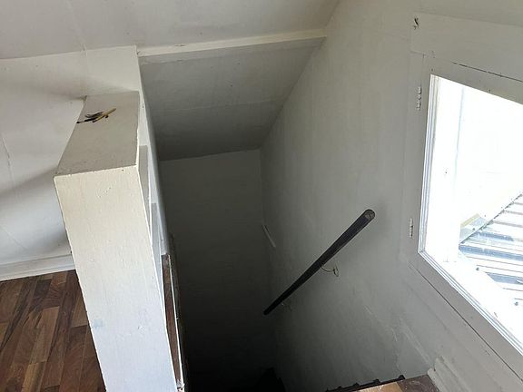 4th image of 35 Monahan St