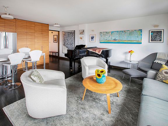 3rd image of 208 E Broadway APT J1407