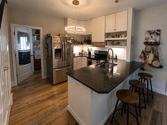 4th image of 71 Kensington Blvd