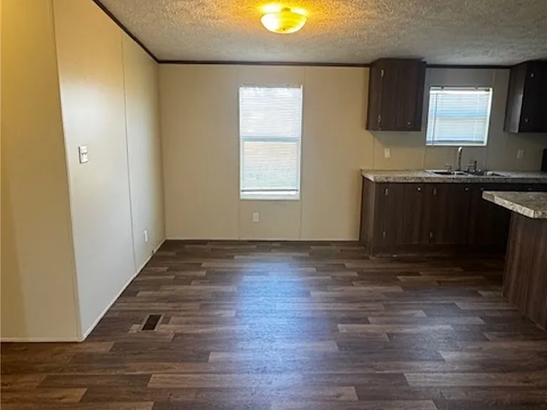 115 Burns Rd — Photo 3