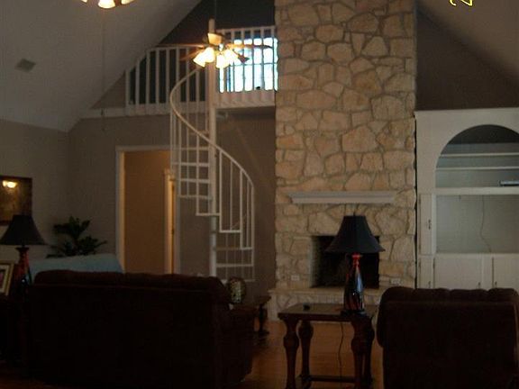 4th image of 2794 Main St