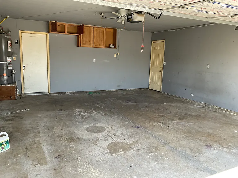 2041 Thompson Ave — Photo 11