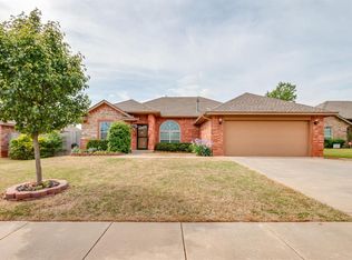 1422 Spoonwood Rd, Norman, OK 73071