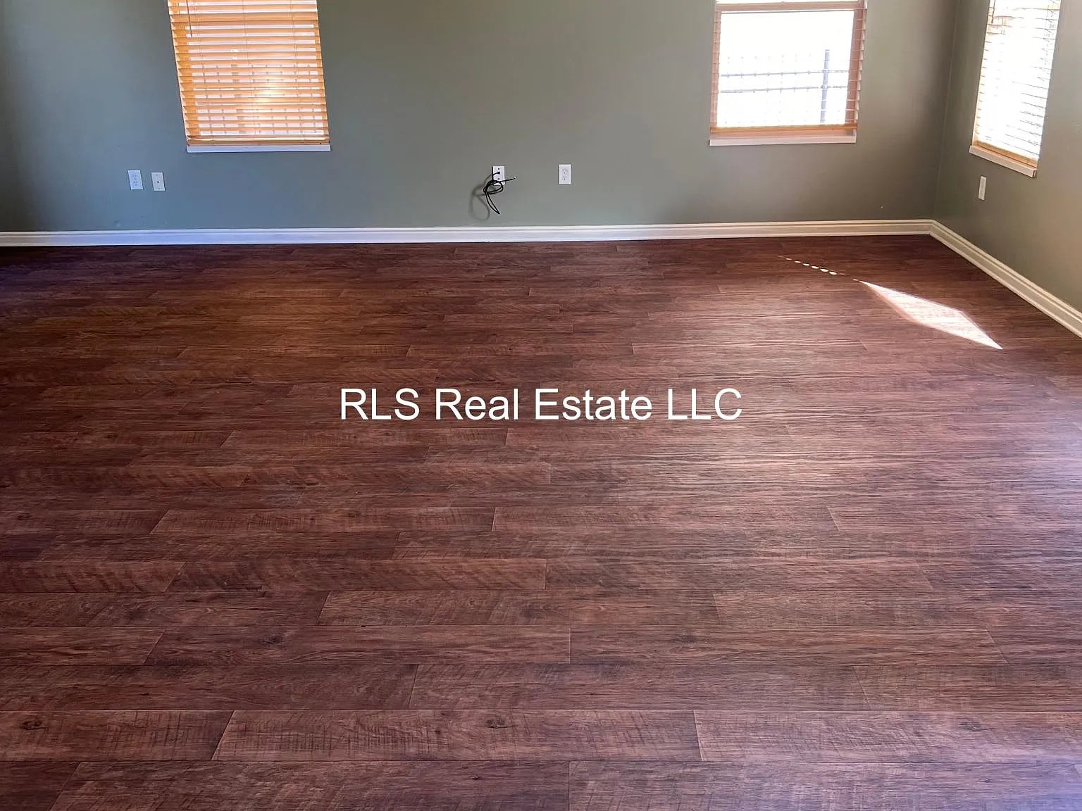 5 bed, 3.5 bath, 2590 sqft, $2,545 — Photo 3