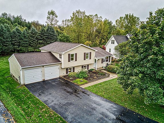 2nd image of 3328 Evergreen Cir