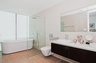 Rented by R New York