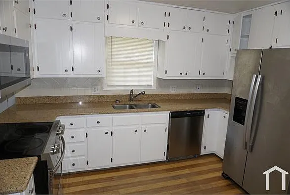 1303 Burbank Trl — Photo 17