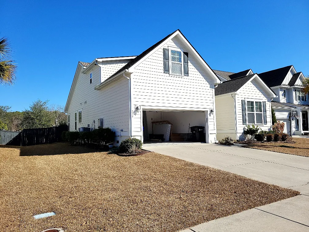 4 bed, 2200 sqft, $4,000 — Photo 2