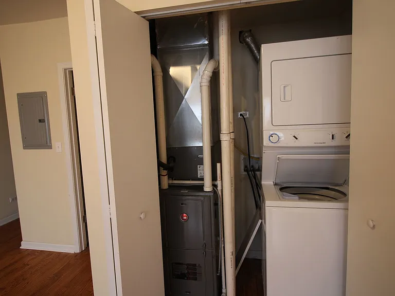 3007 W Lawrence Ave #3W — Photo 8