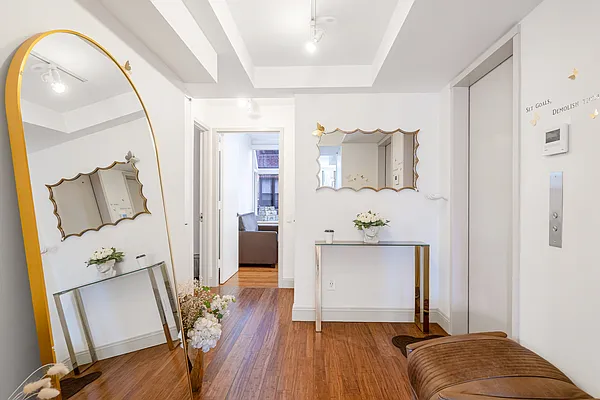 Sold by AVENUE 8 INC | media 9