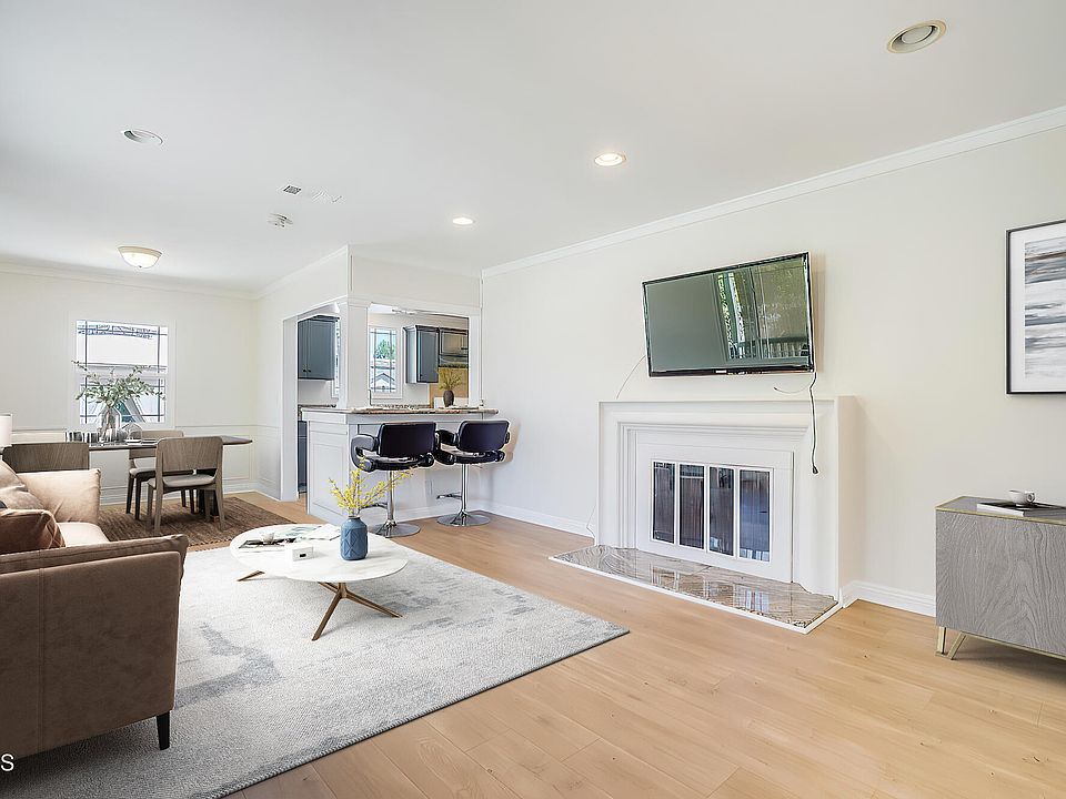 1st image of 9842 Woodman Ave