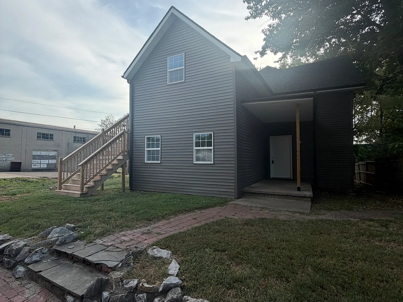 2 bed, 800 sqft, $1,000 — Photo 1