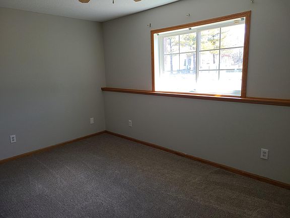 3rd image of 8053 Stratford Cir S