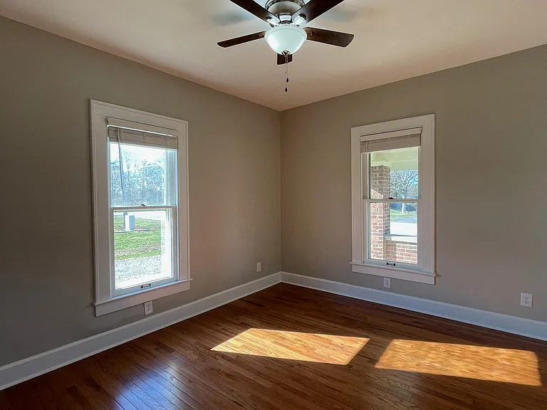 2421 E Thompson Rd — Photo 13