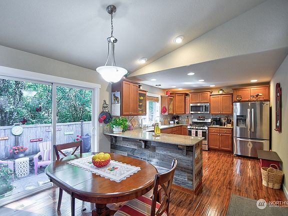 5th image of 2903 31st Avenue NW