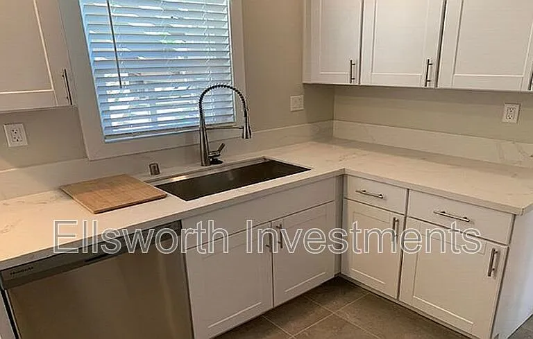 1631 Brookes Ave — Photo 3